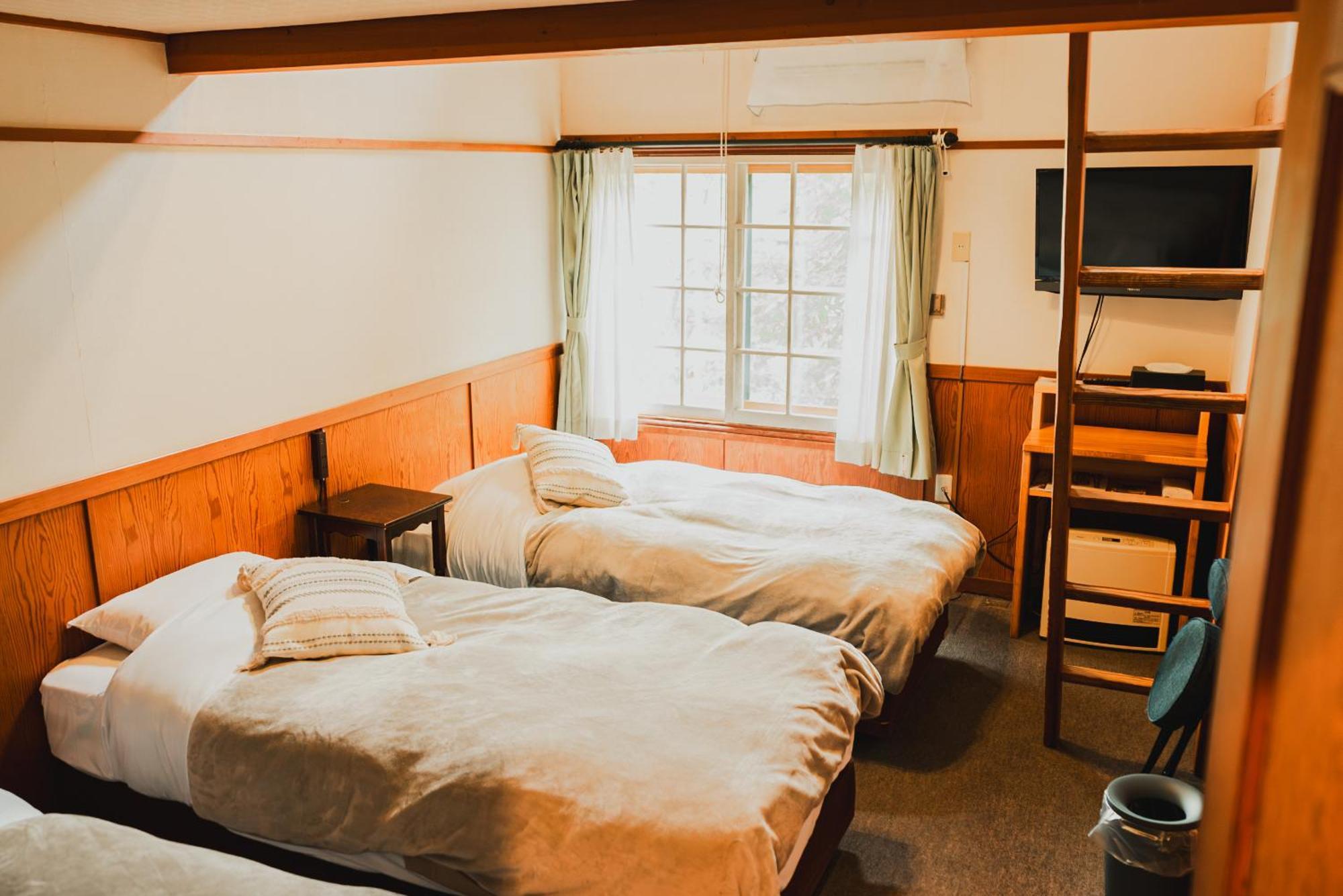 Hakuba Pension & Log Hotel Meteor Extérieur photo